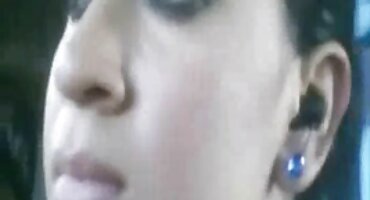 phim sex học sinh hiếp dâm cô giáo Cô ấy cho một công jav full hd việc thổi trong khi làm việc.